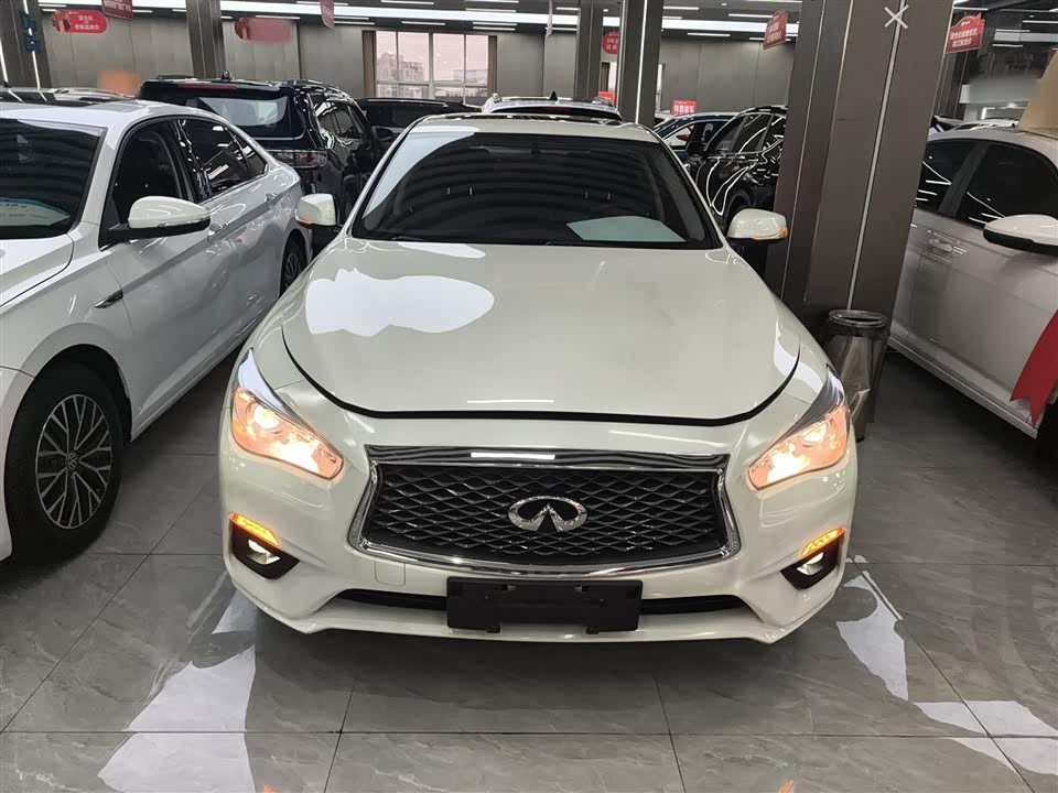 Infiniti Q50L