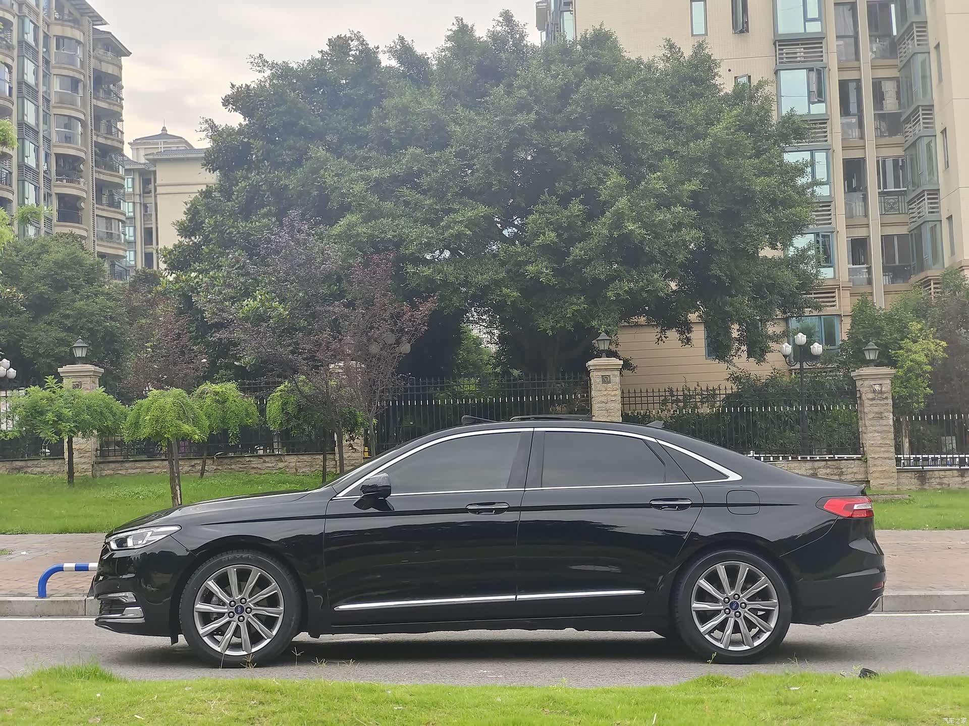 Ford Taurus, 2020 4