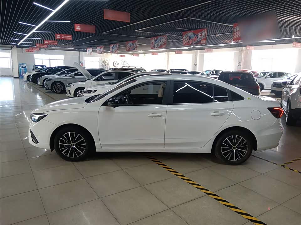 Roewe i5