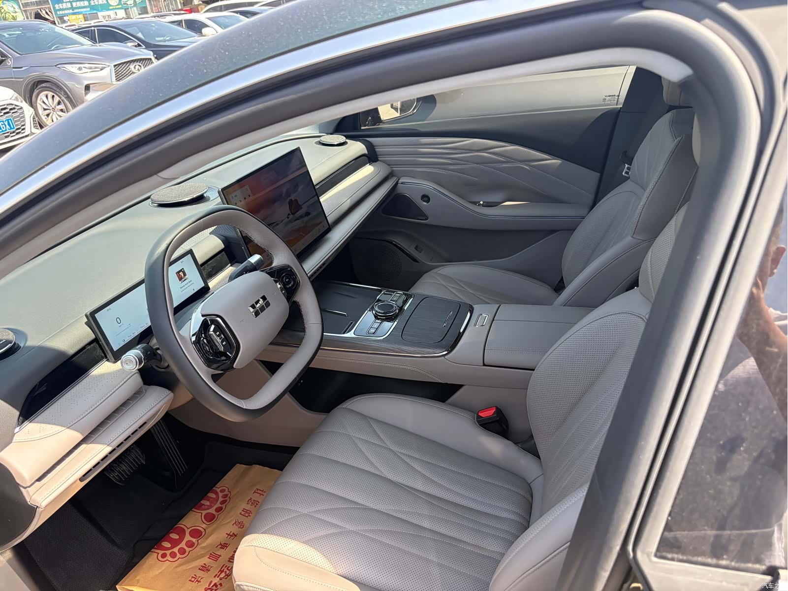 Geely 8, 2025 4