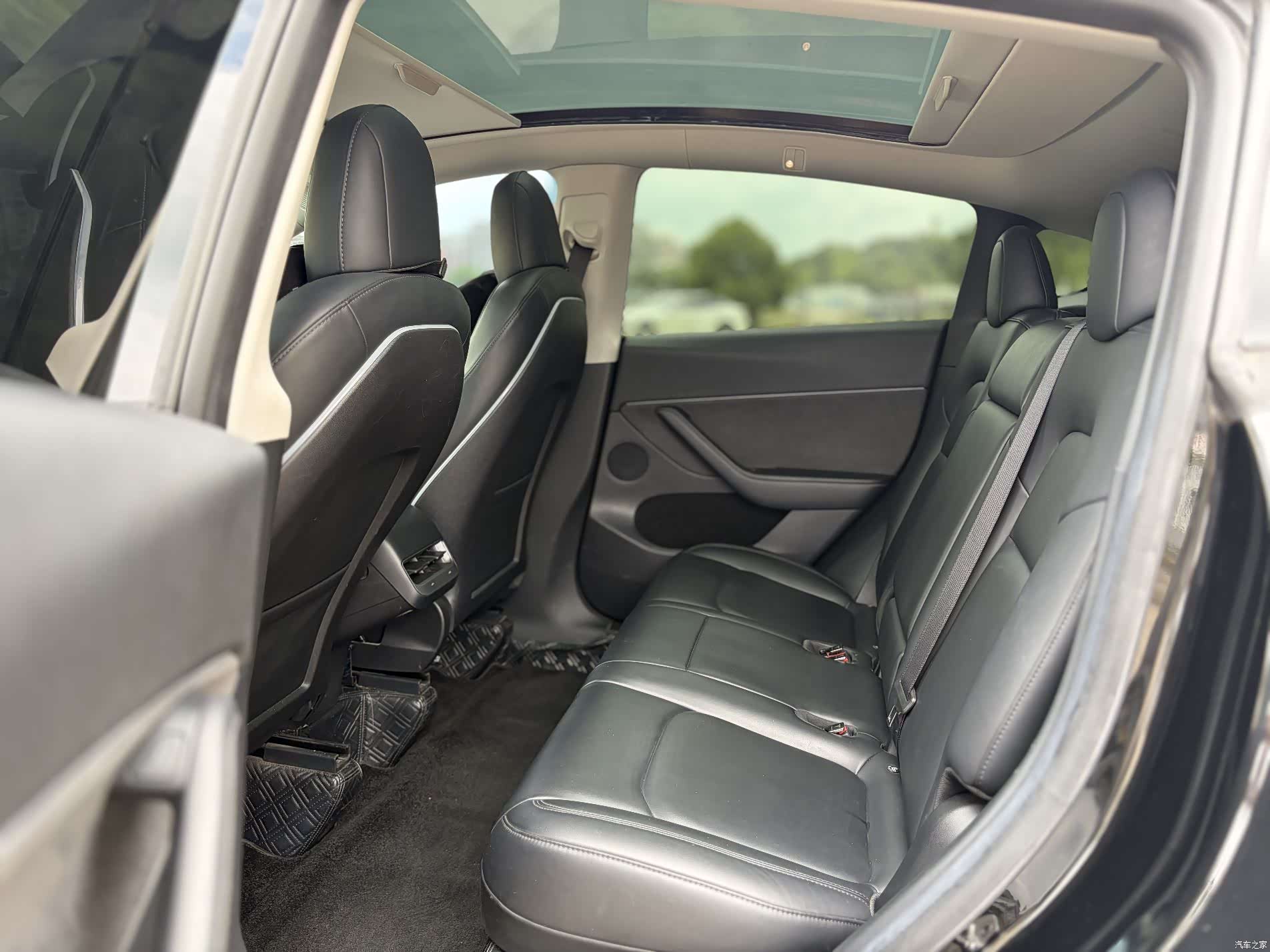 Tesla Model Y, 2022 10