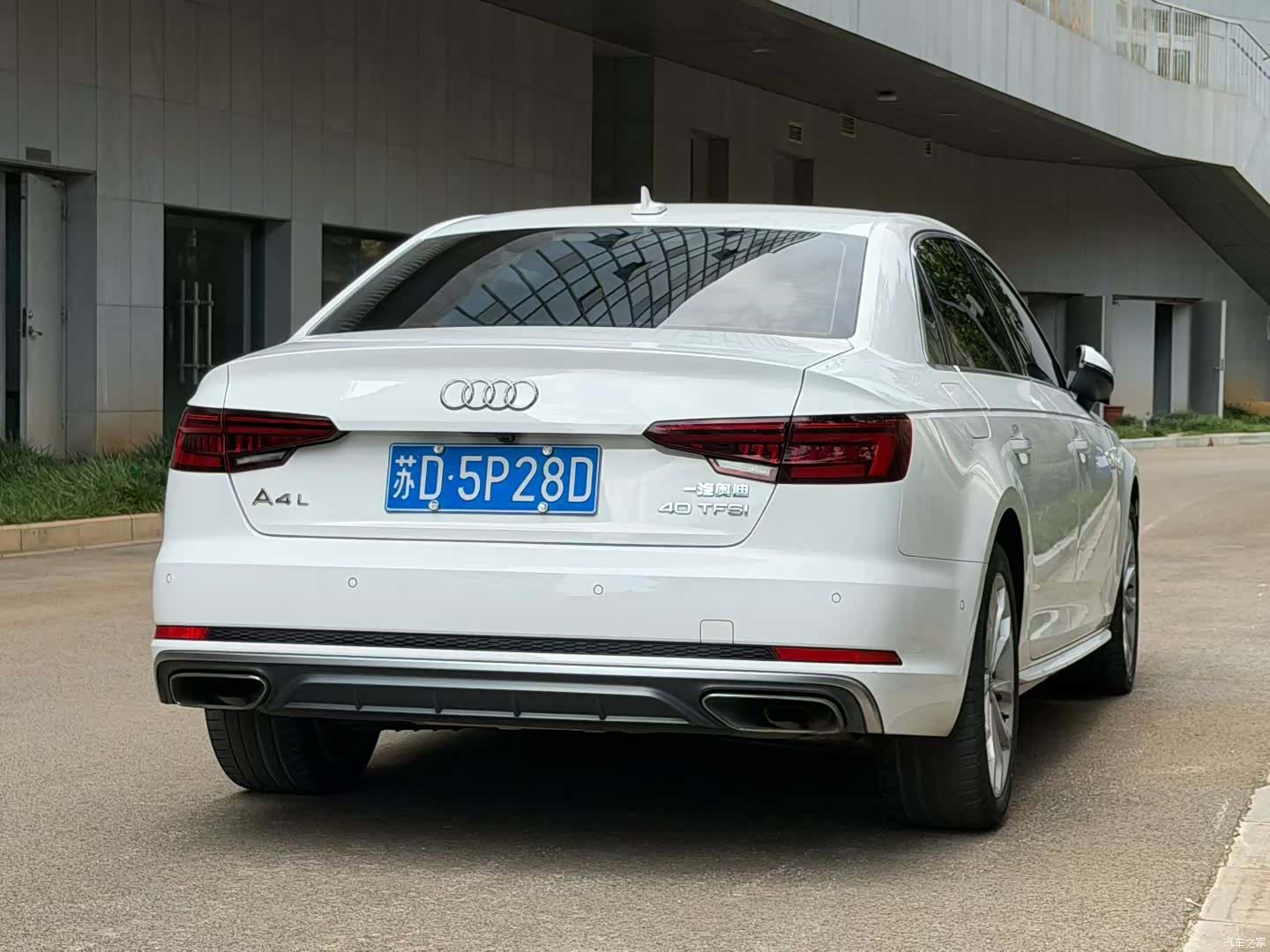 Audi A4L, 2019 7
