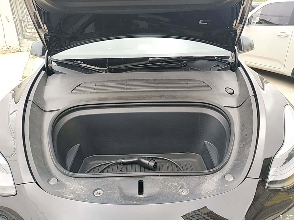 Tesla Model Y, 2024 20