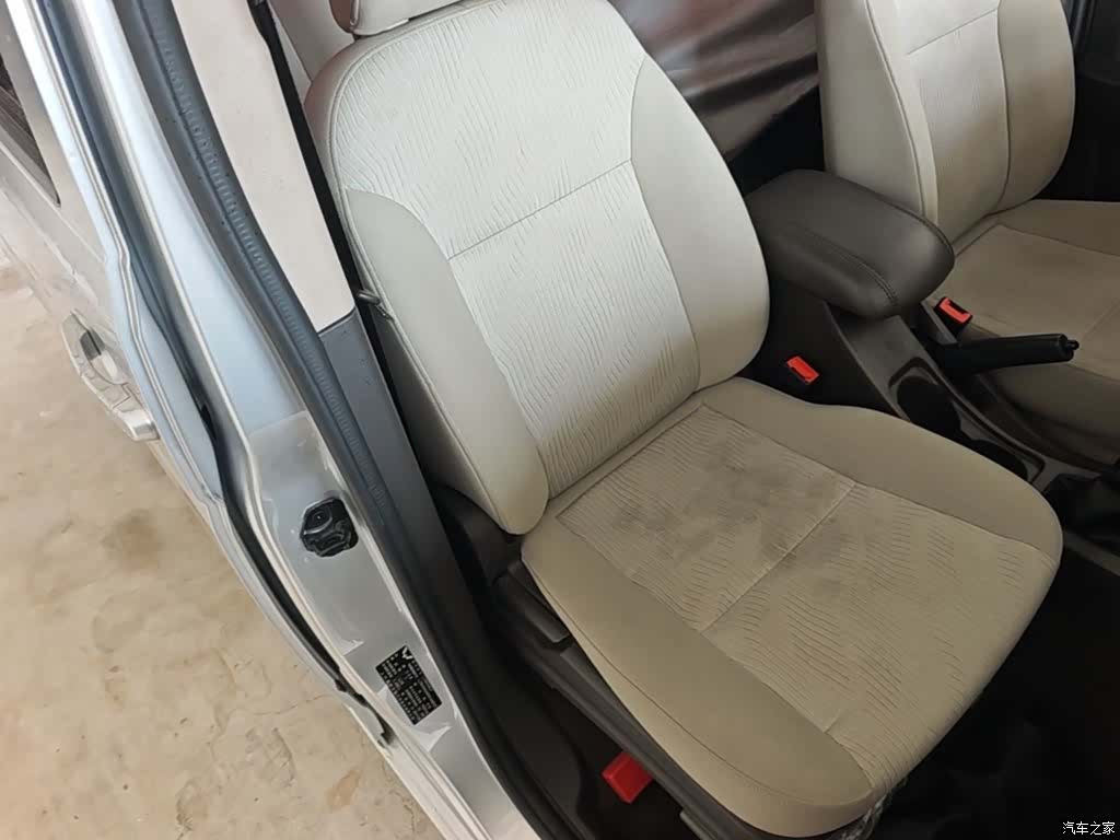 Wuling V, 2018 25