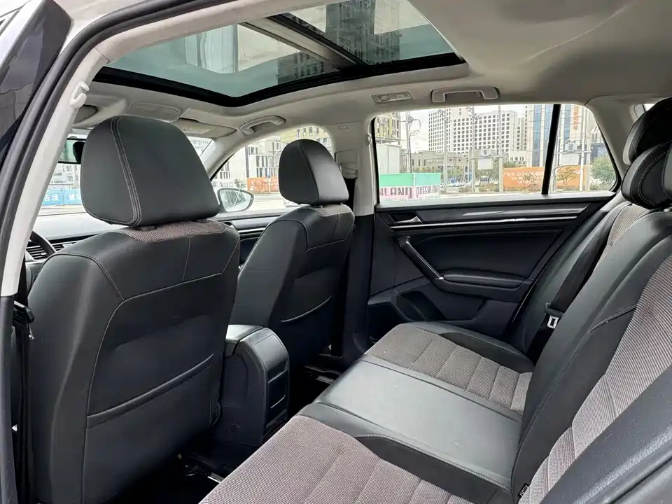 Volkswagen C-TREK Wei Collar