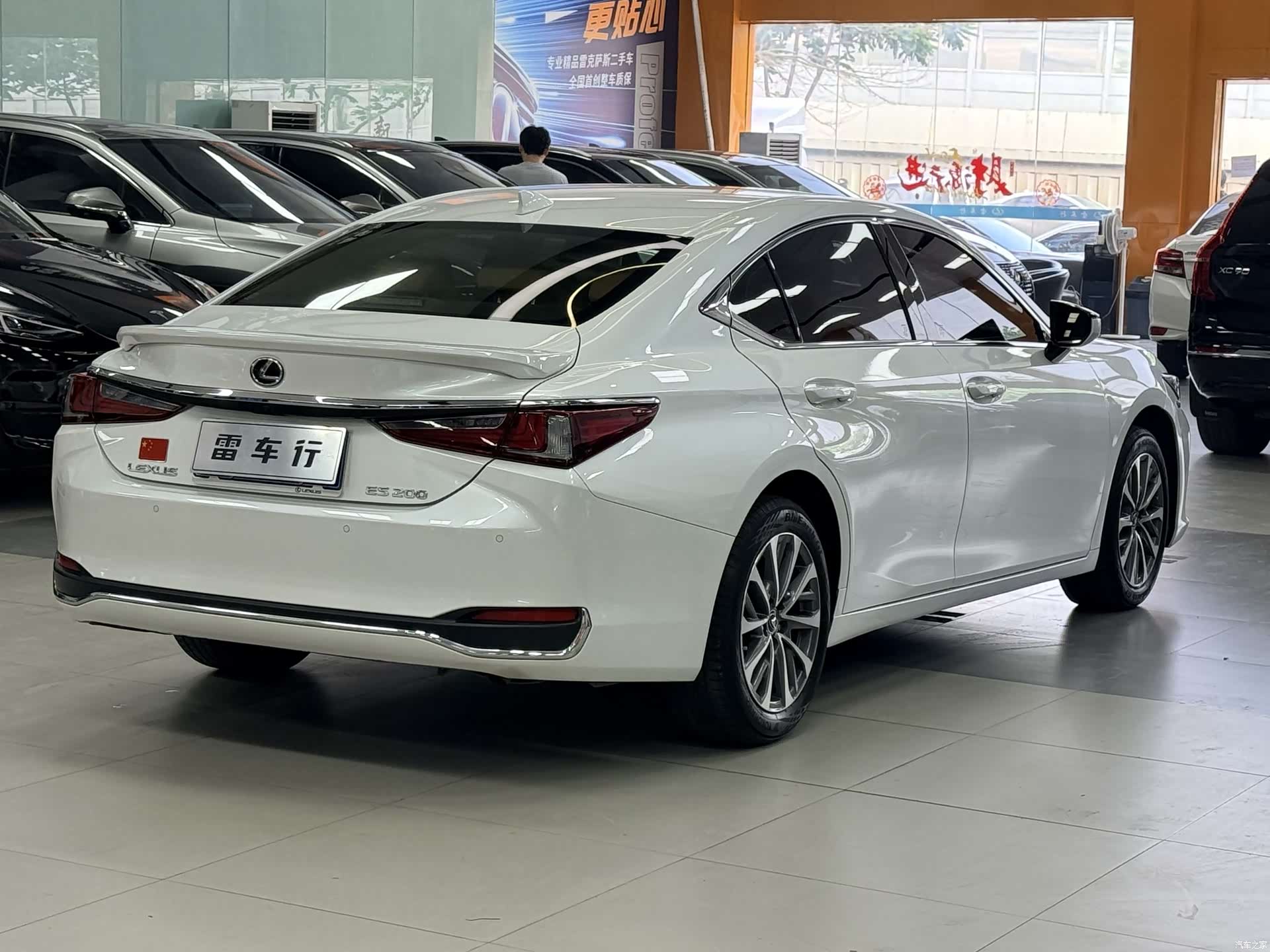 Lexus ES, 2023 4