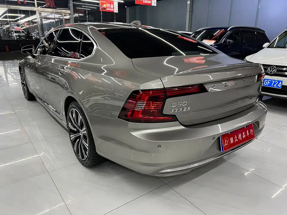 Volvo S90