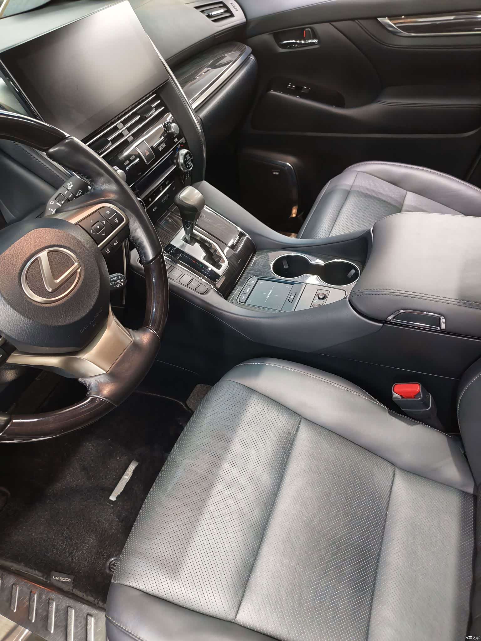 Lexus LM, 2020 7