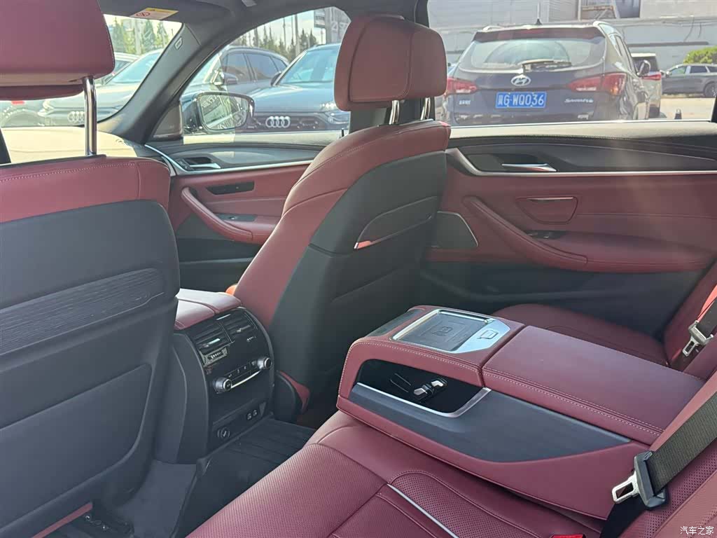 BMW 5 Series, 2022 8