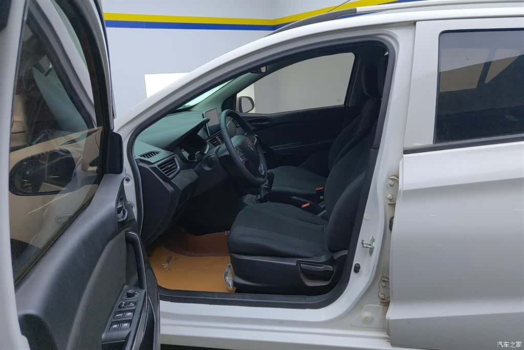 Wuling 310, 2021 9