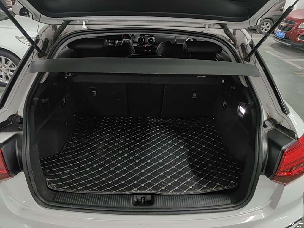 Audi Q2L, 2022 15