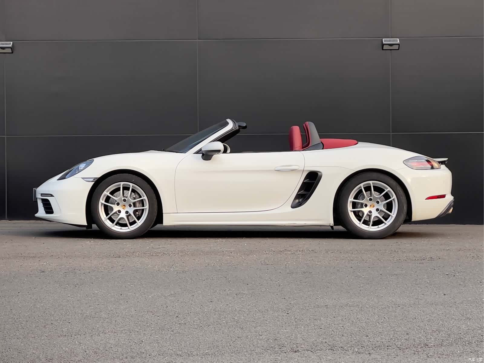 Porsche Boxster, 2022 все фото