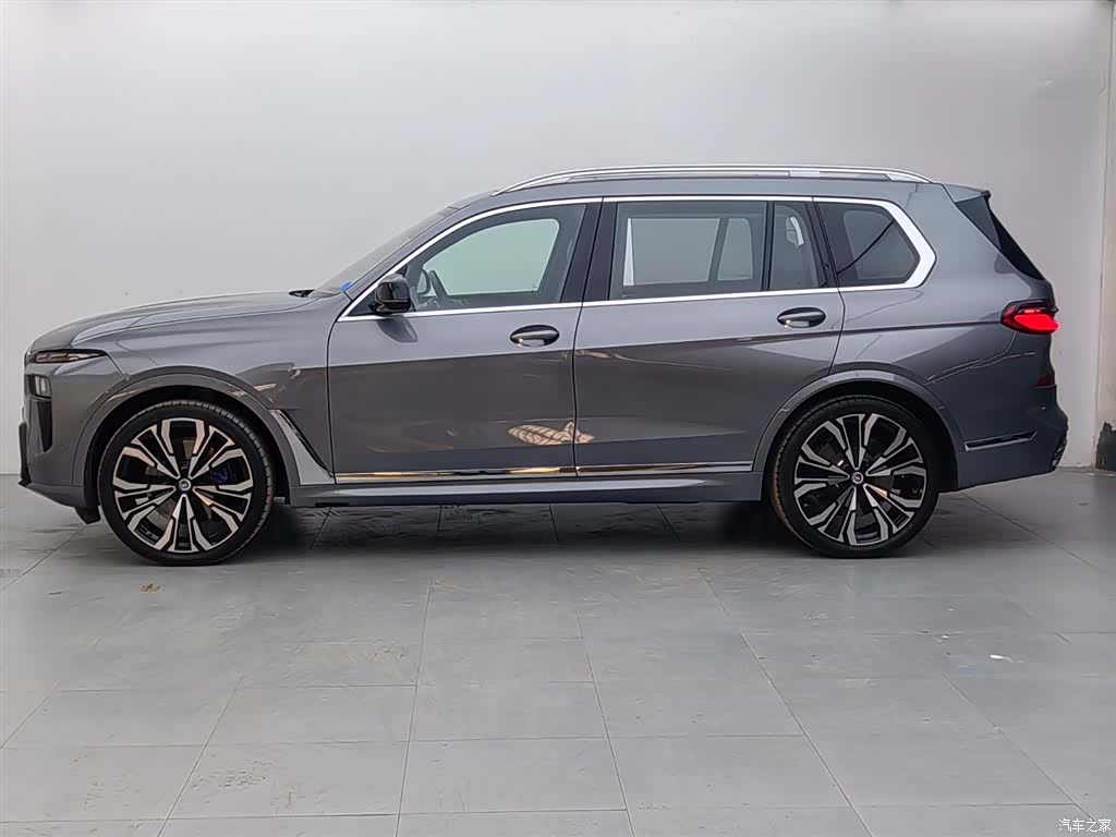 BMW X7, 2025 2