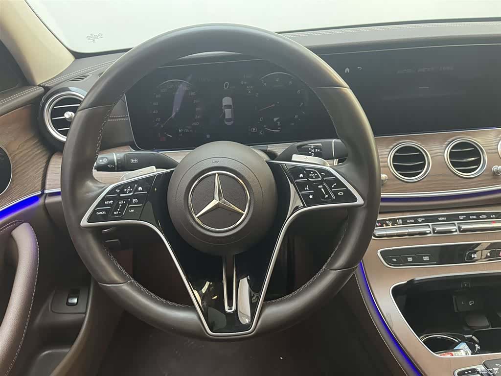Mercedes-Benz E-Class, 2024 10