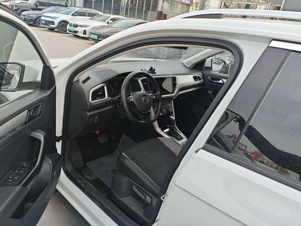 Volkswagen T-ROC exploring Songs