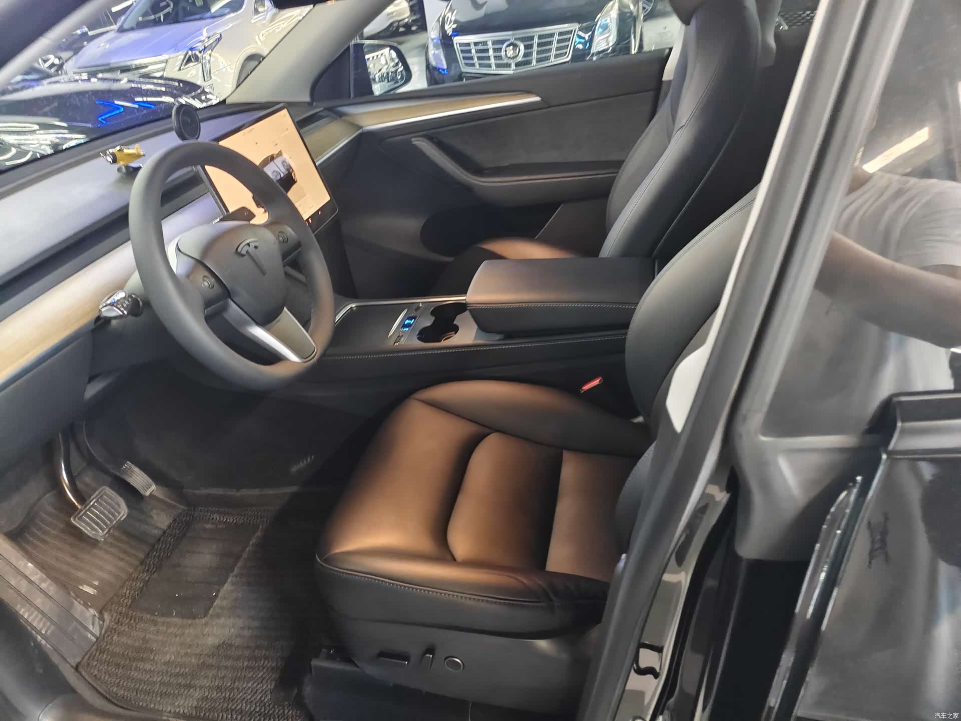 Tesla Model Y, 2022 все фото