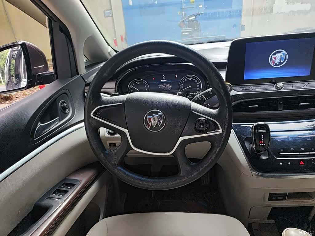 Buick GL8, 2022 3