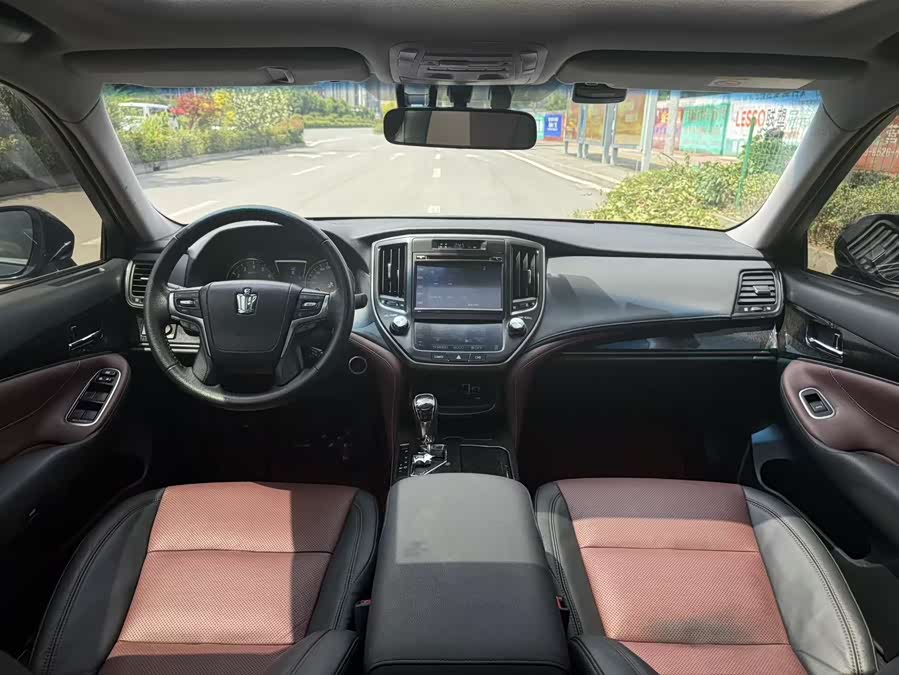 Toyota Crown 2019, фото 5