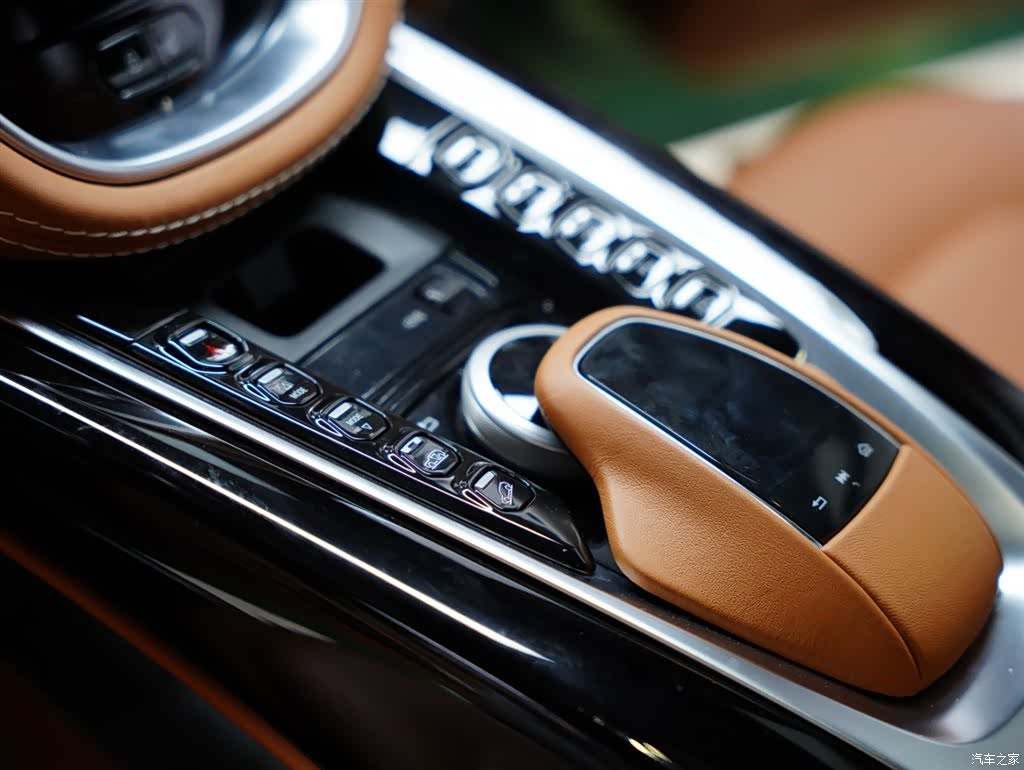 Aston Martin DBX, 2023 38