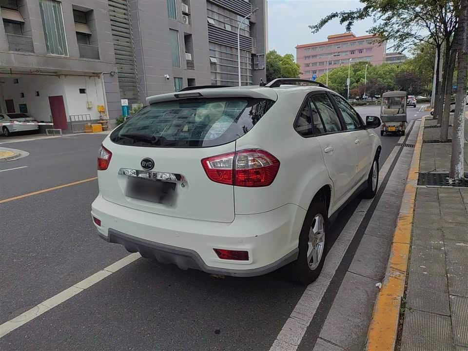 BYD S6
