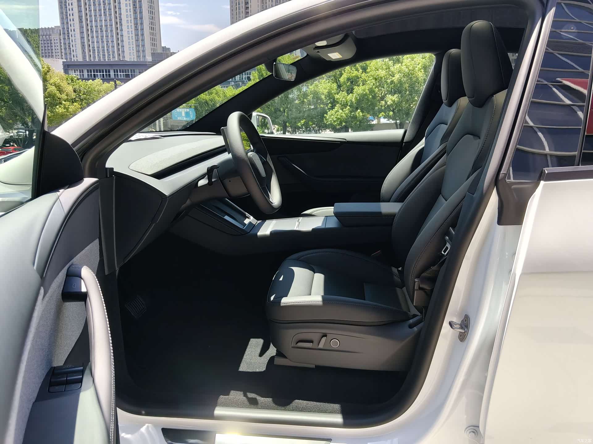 Tesla Model Y, 2026 14
