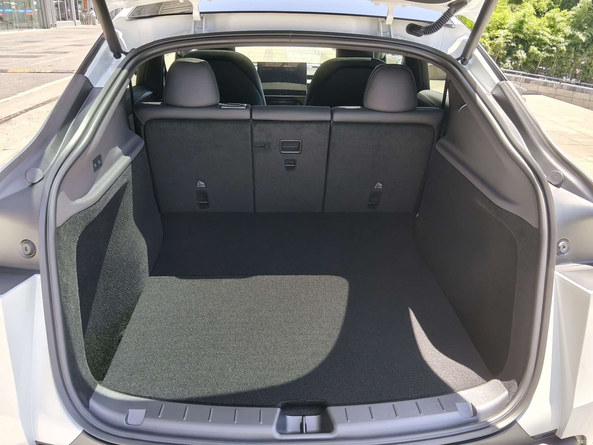 Tesla Model Y, 2026 6