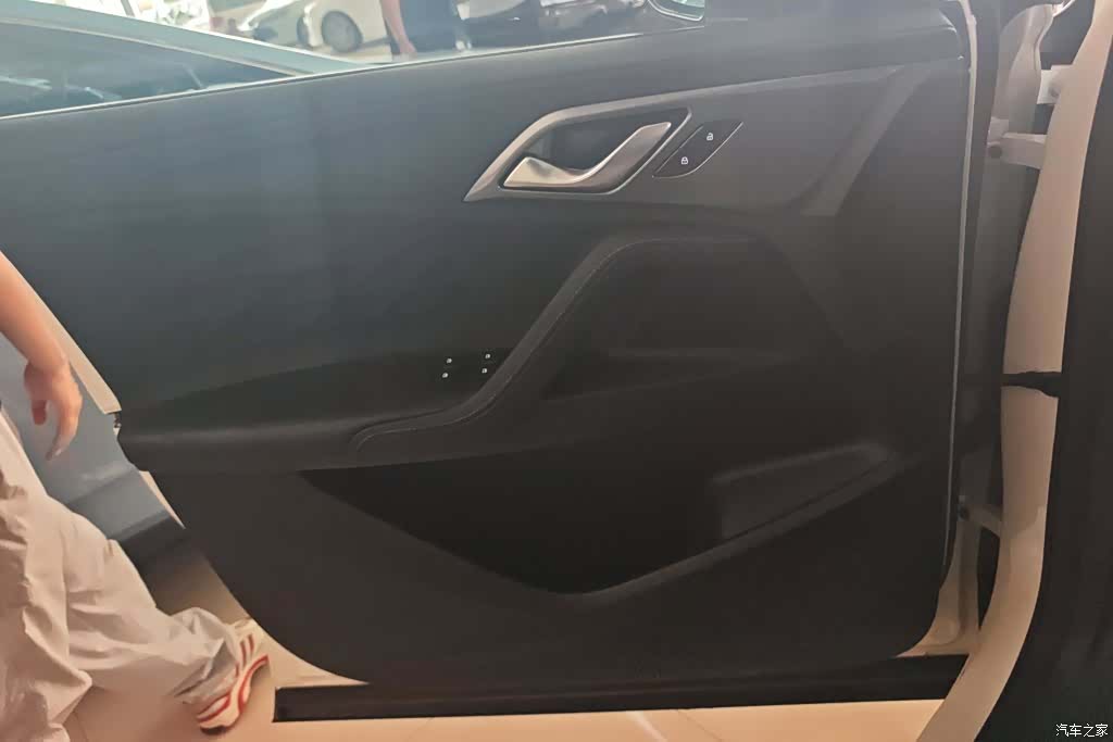 Roewe D5X, 2024 7