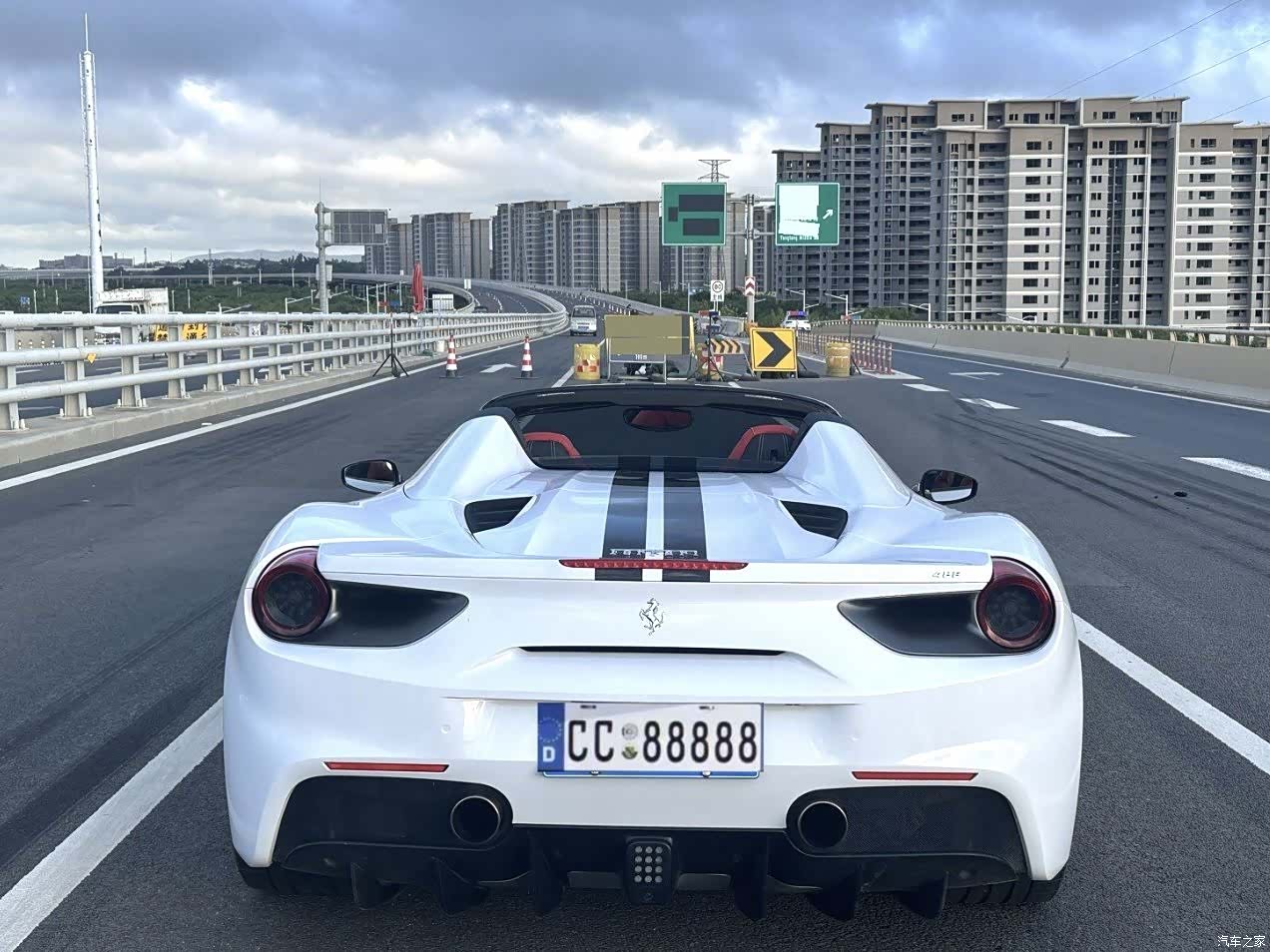 Ferrari 488, 2020 4
