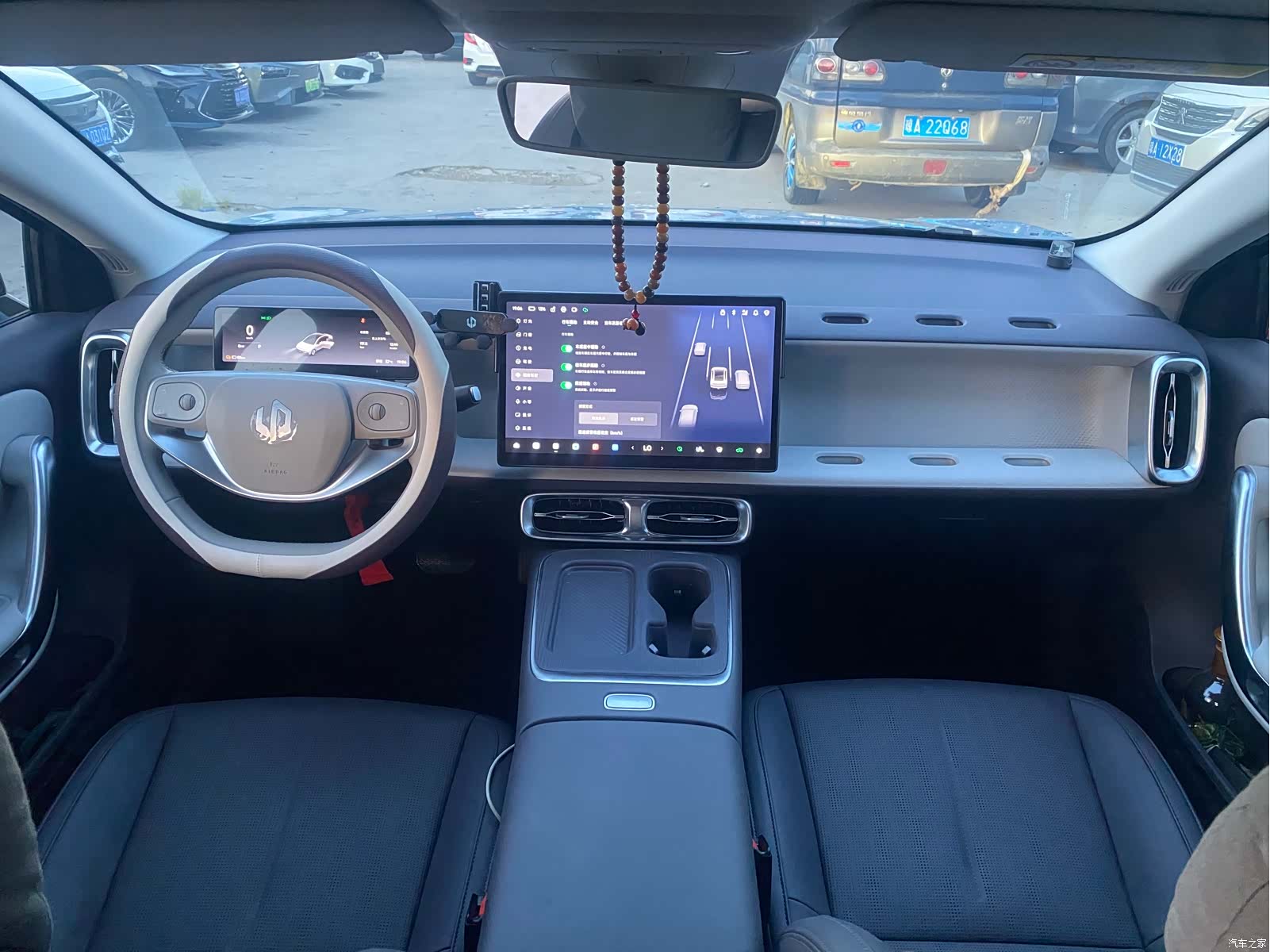 Leapmotor B01, 2026 все фото