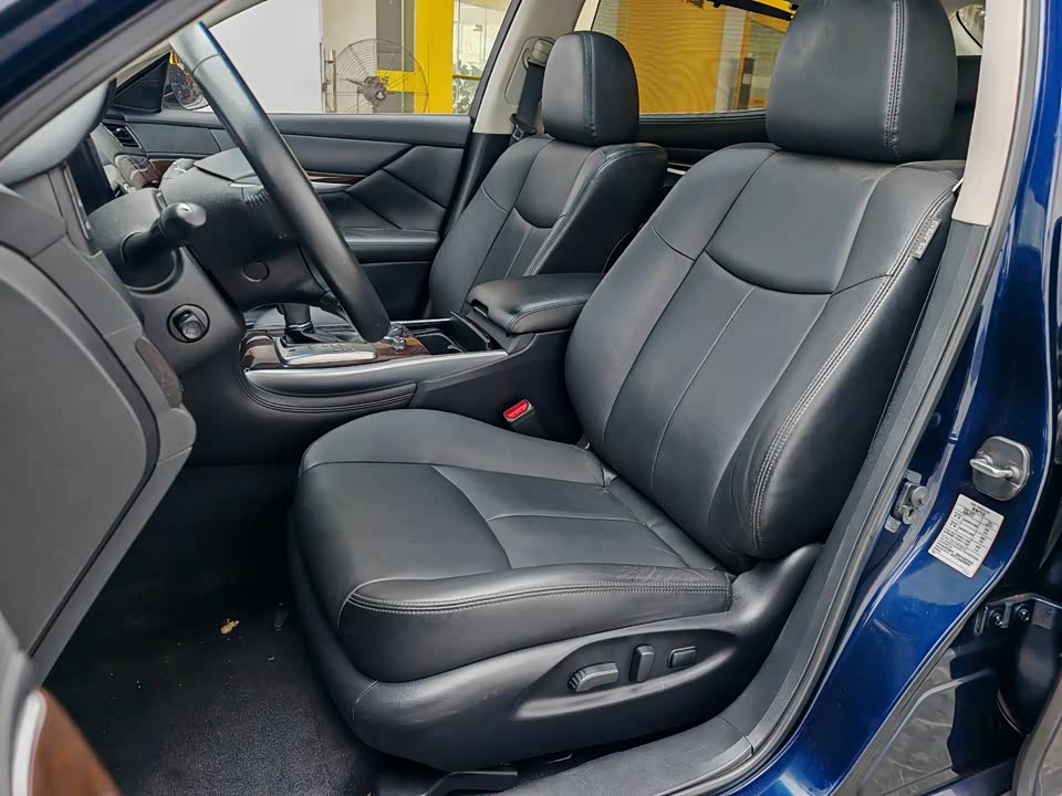 Infiniti Q70 Infiniti Q70
