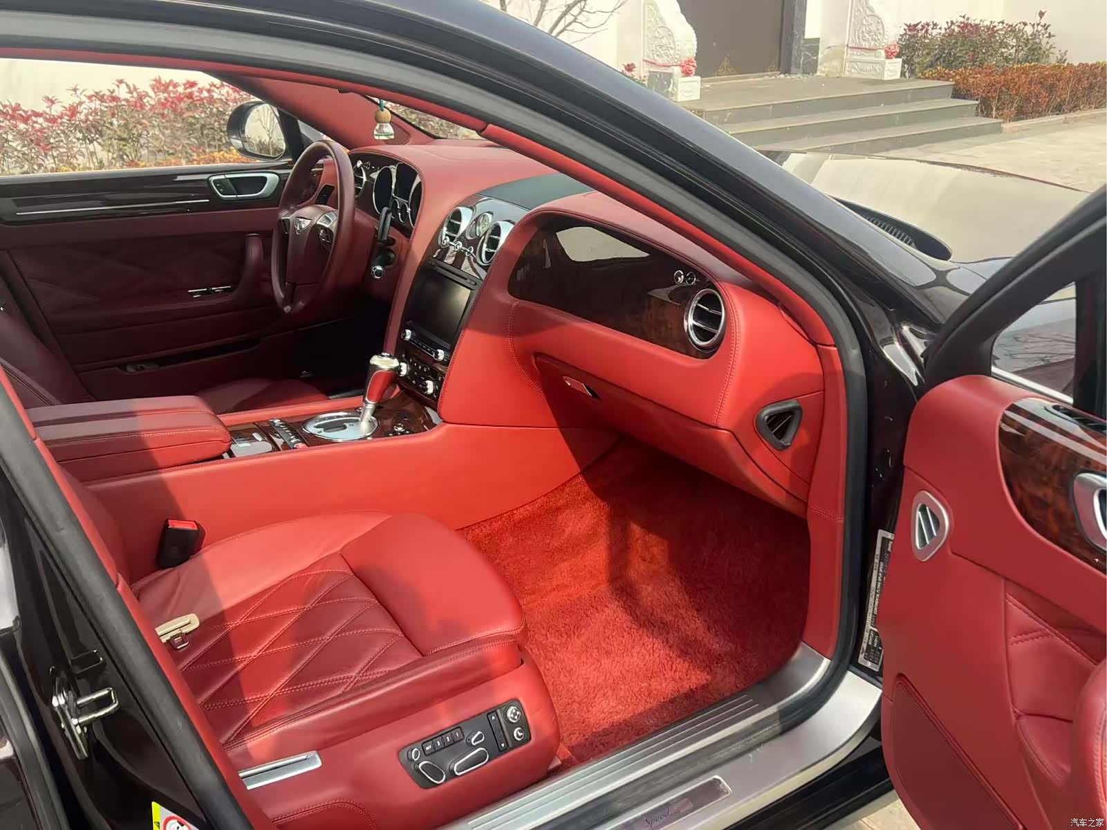 Bentley Flying Spur, 2011 13