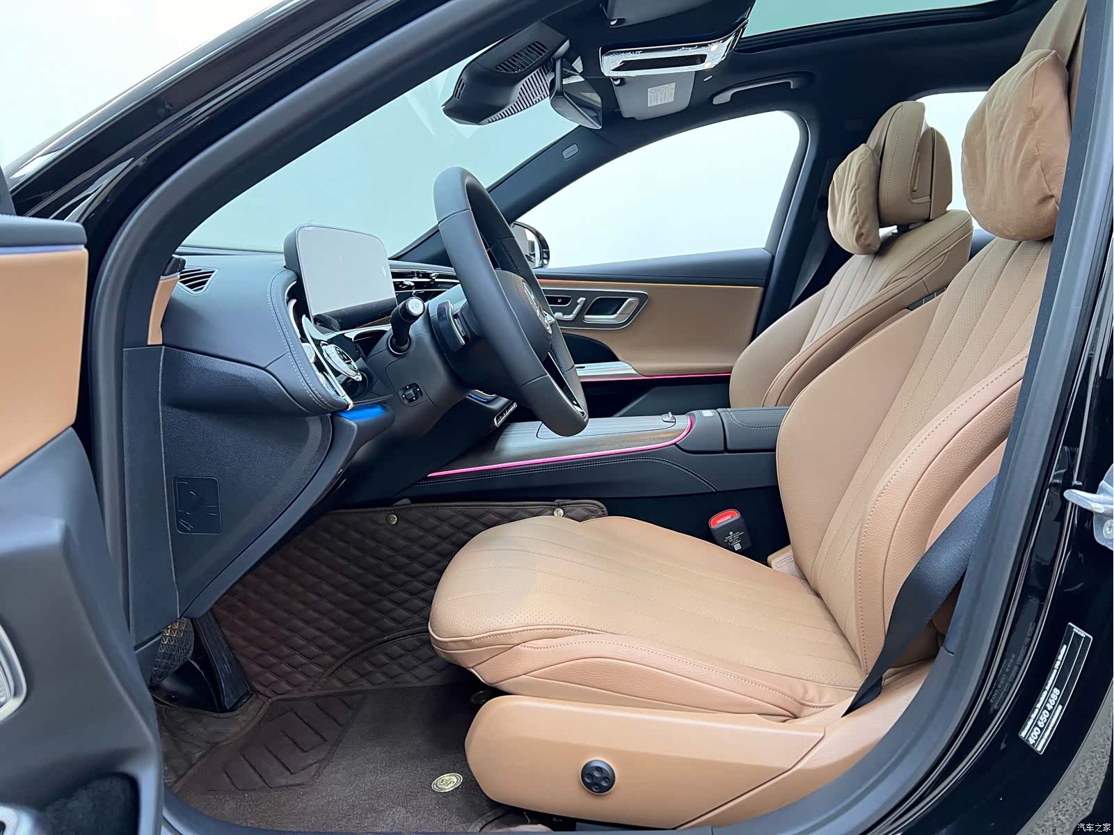Mercedes-Benz E-Class, 2024 13