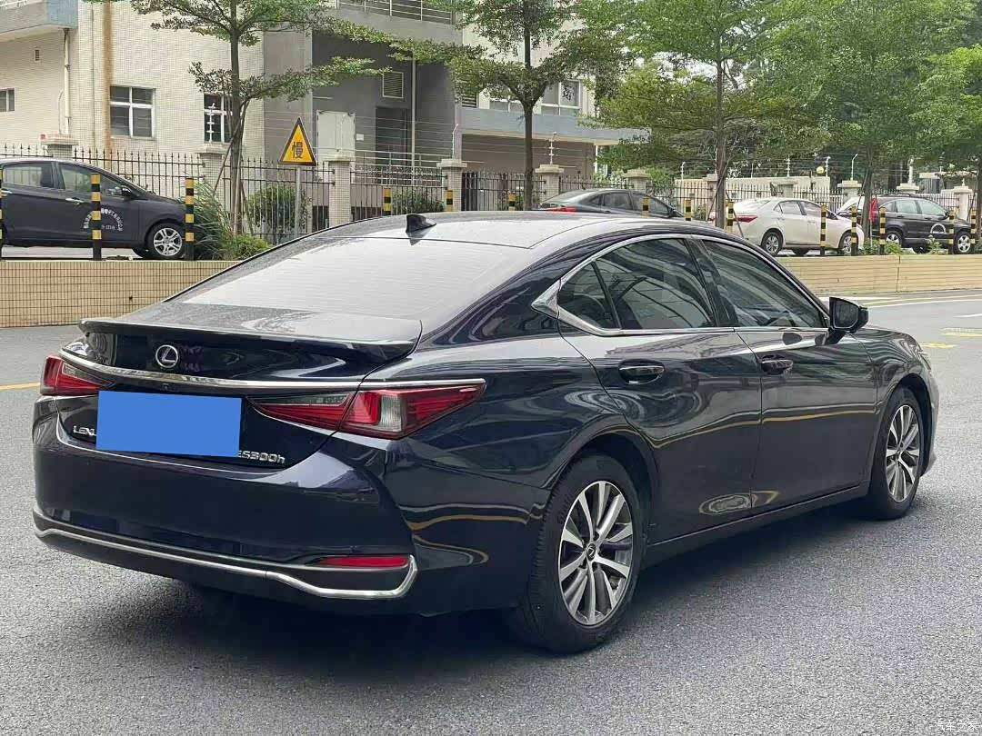 Lexus ES, 2019 3