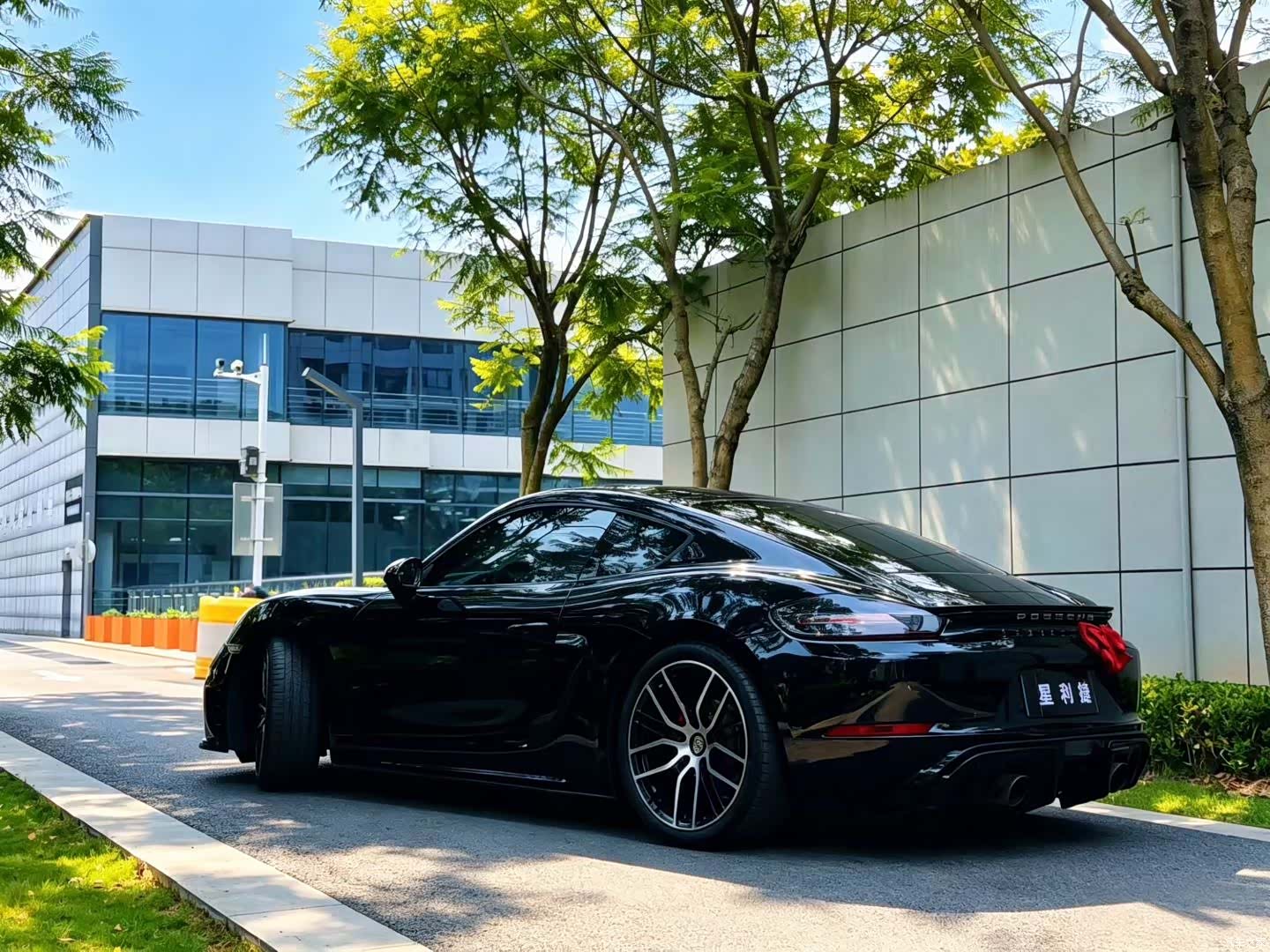 Porsche Cayman, 2020 все фото