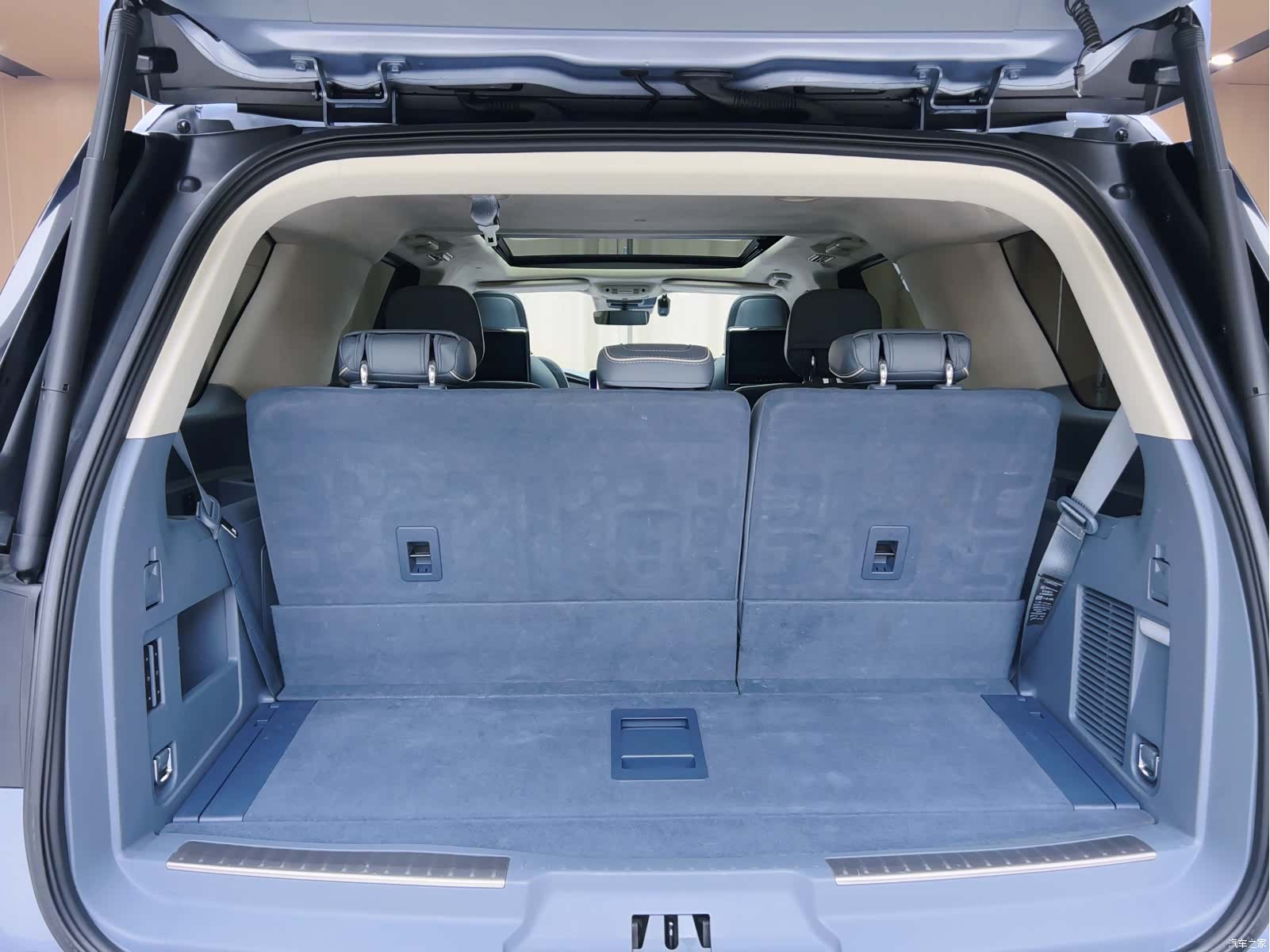 Lincoln Navigator, 2021 10