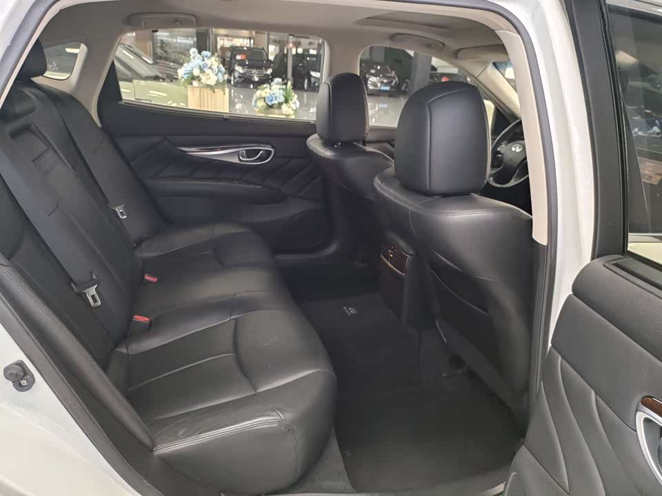 Infiniti Q70 Infiniti Q70