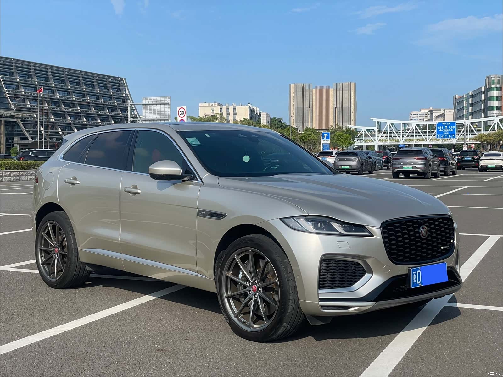 Jaguar F-PACE, 2022 3