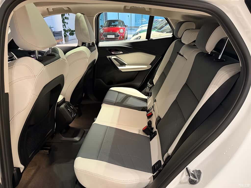 BMW X2, 2025 10