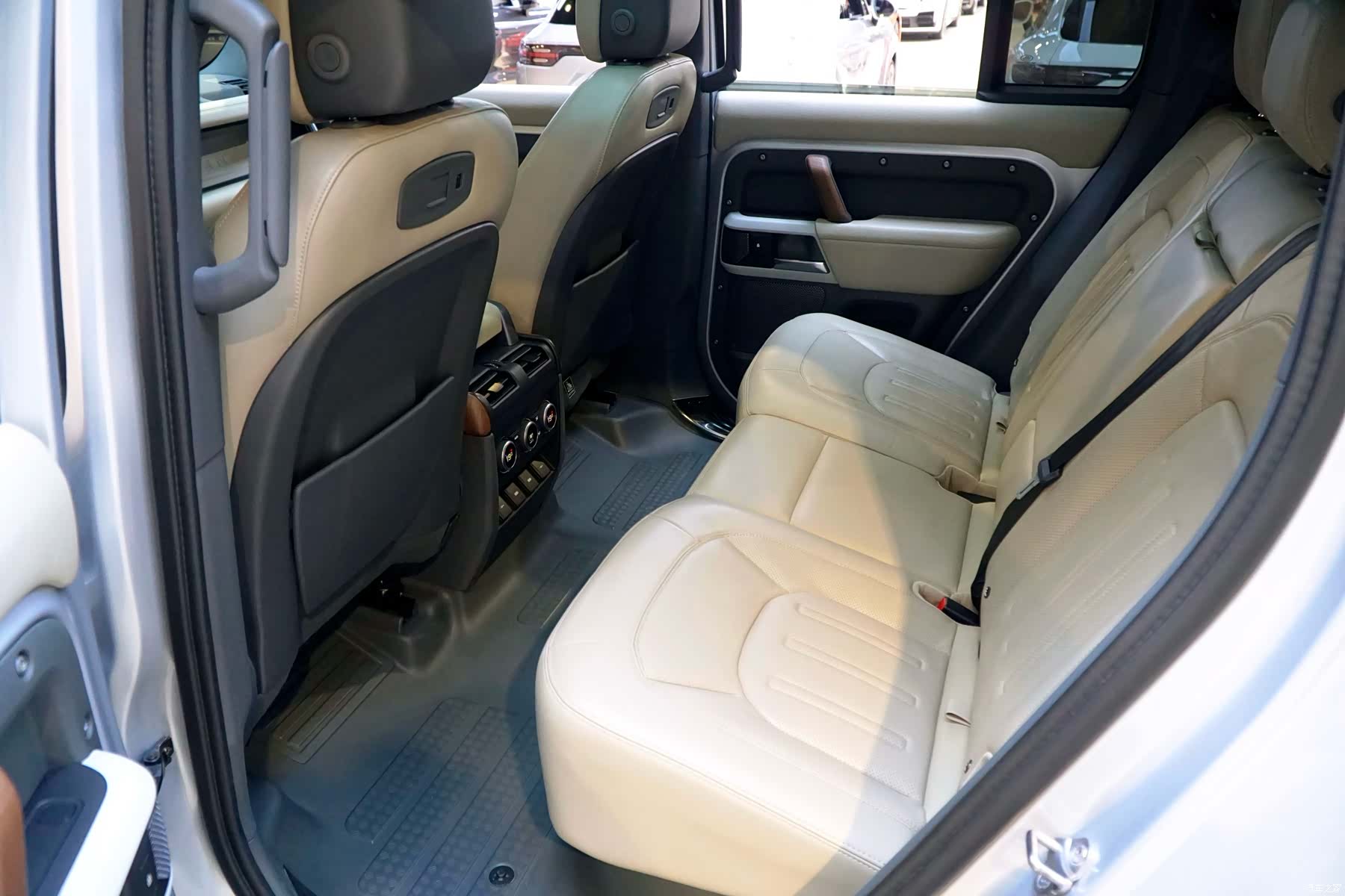 Land Rover Defender, 2021 все фото