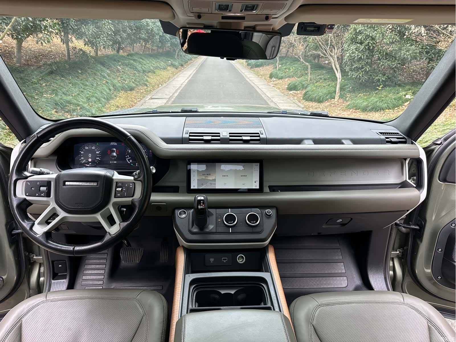 Land Rover Defender, 2021 7