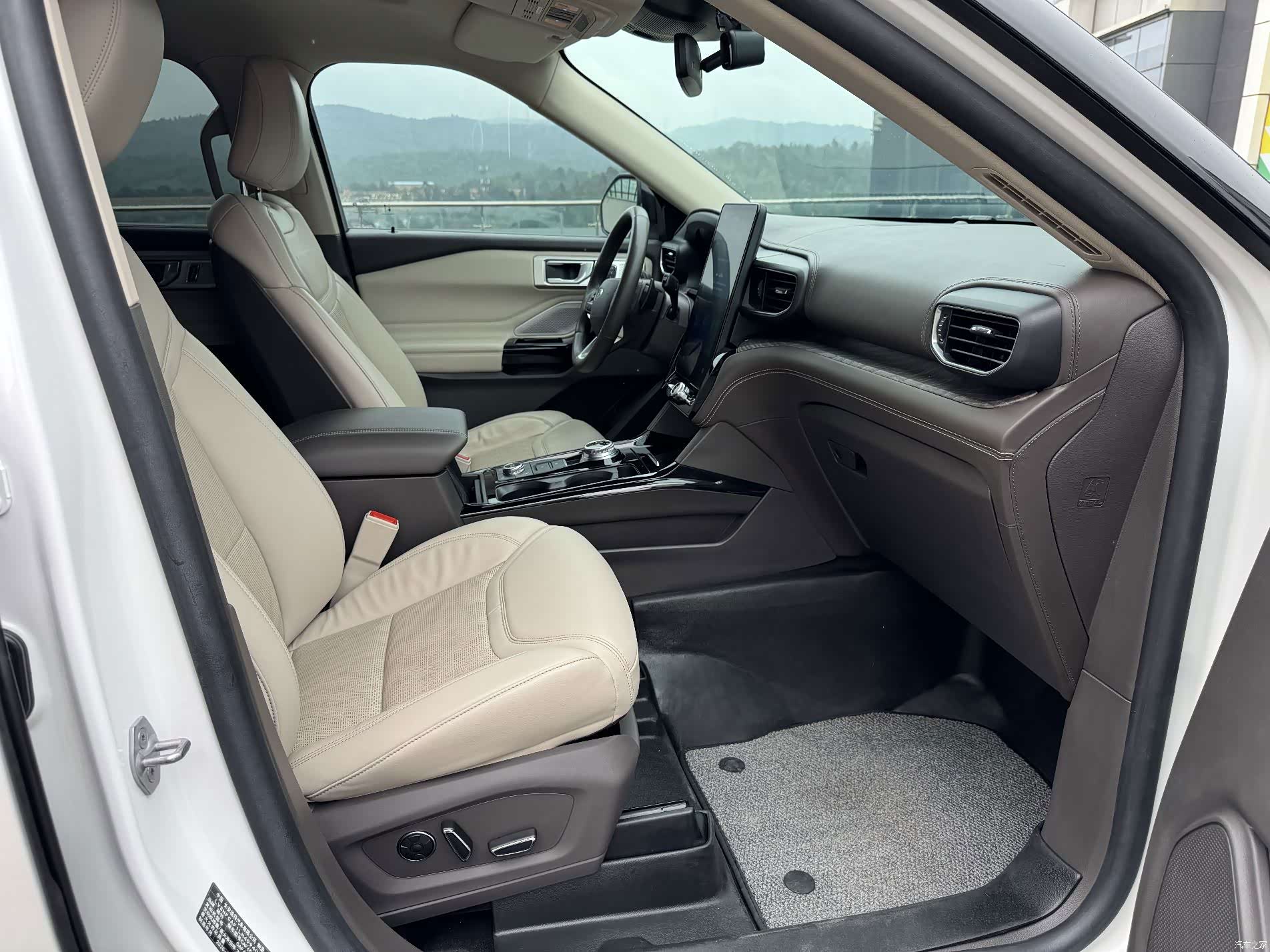 Ford Explorer, 2020 18