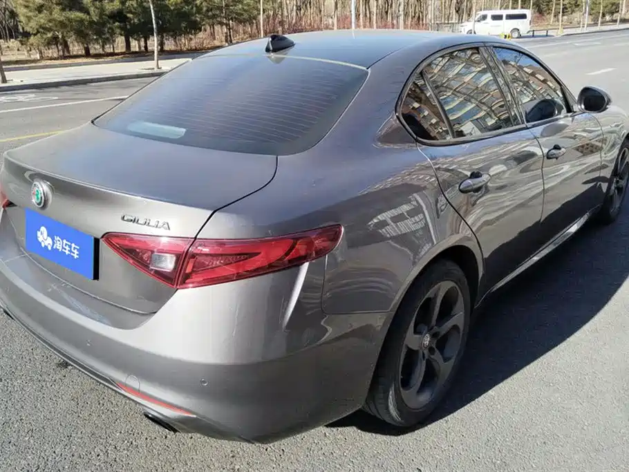 Alfa Romeo Giulia Alfa Romeo Giulia