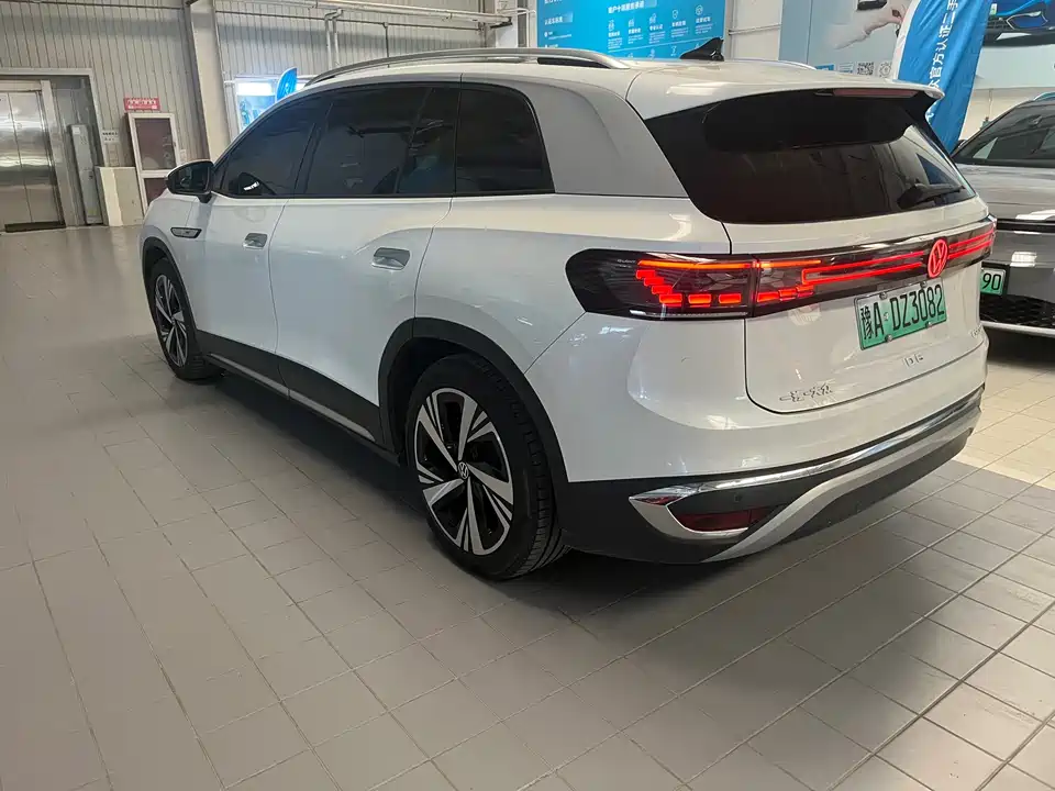 Volkswagen ID.6 CROZZ