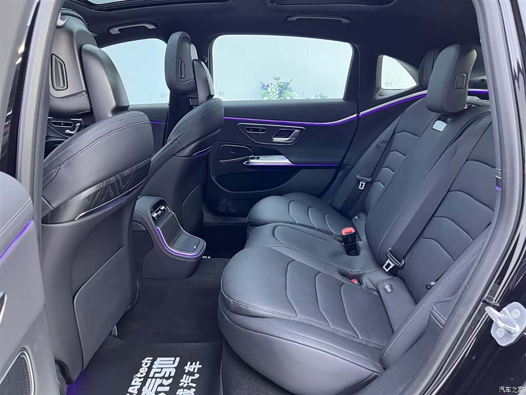Mercedes-Benz E-Class, 2024 18