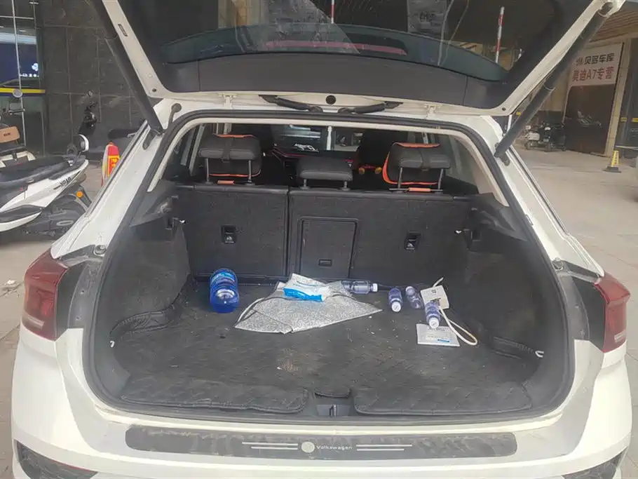 Volkswagen T-ROC exploring Songs