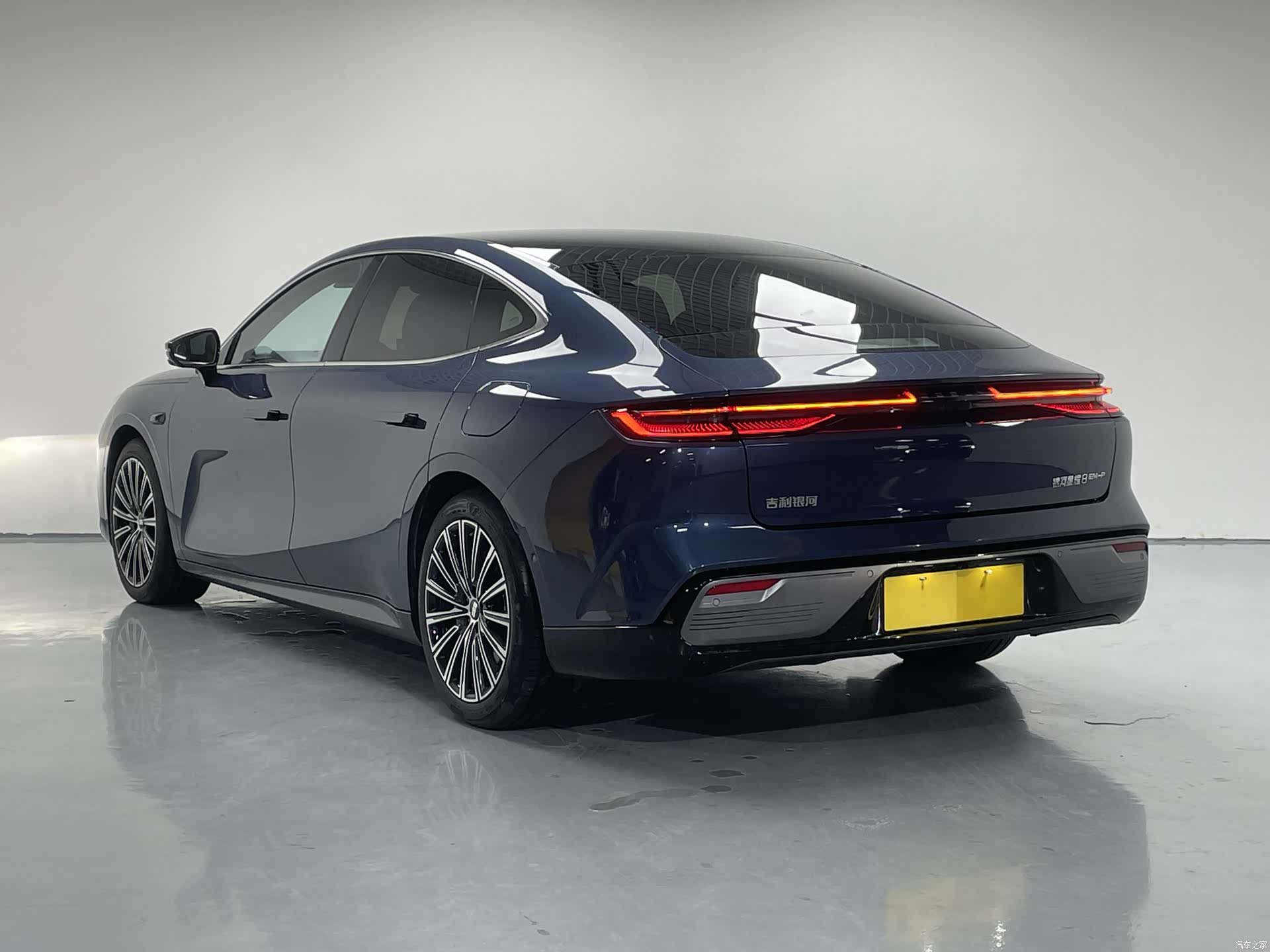 Geely 8, 2025 все фото