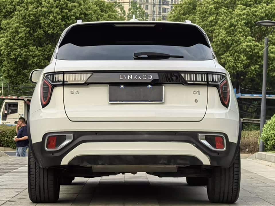 Lynk & Co 01