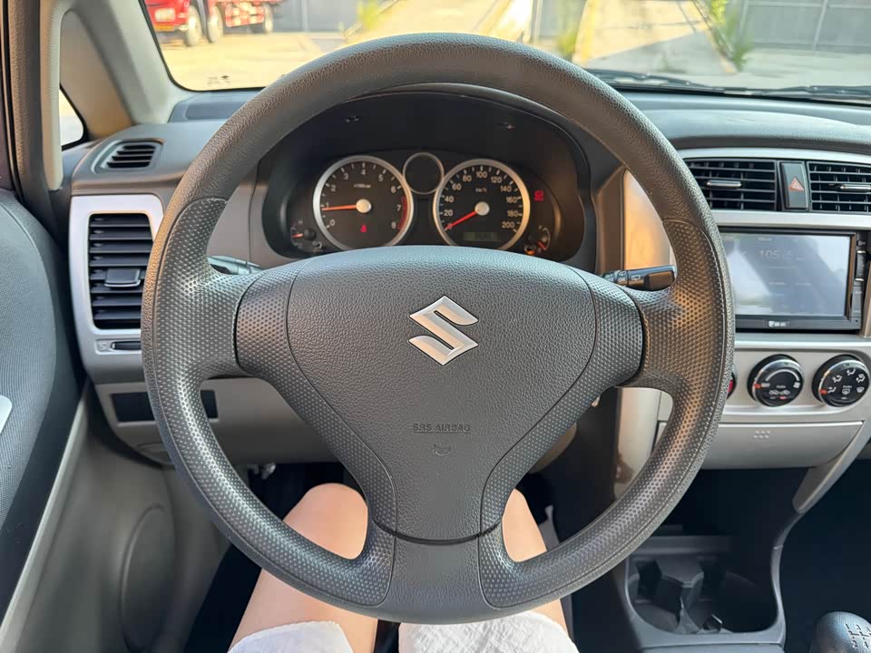 Suzuki Liana