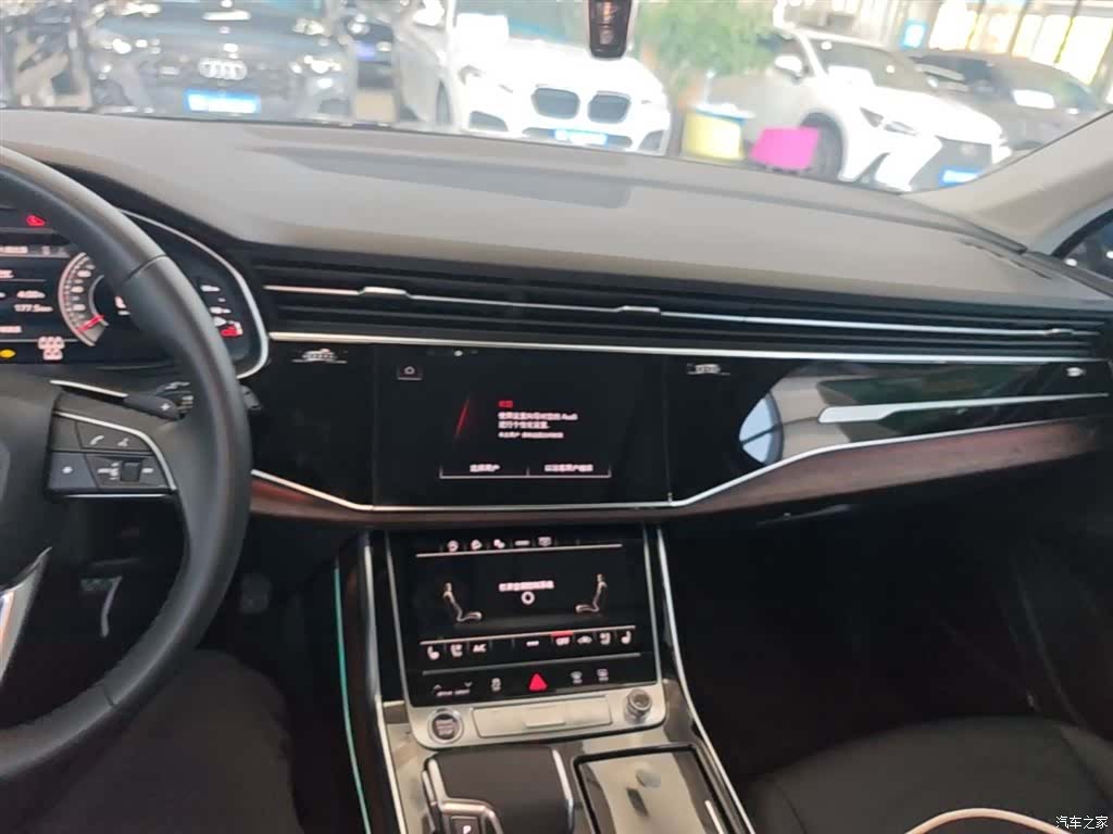 Audi Q7, 2022 10