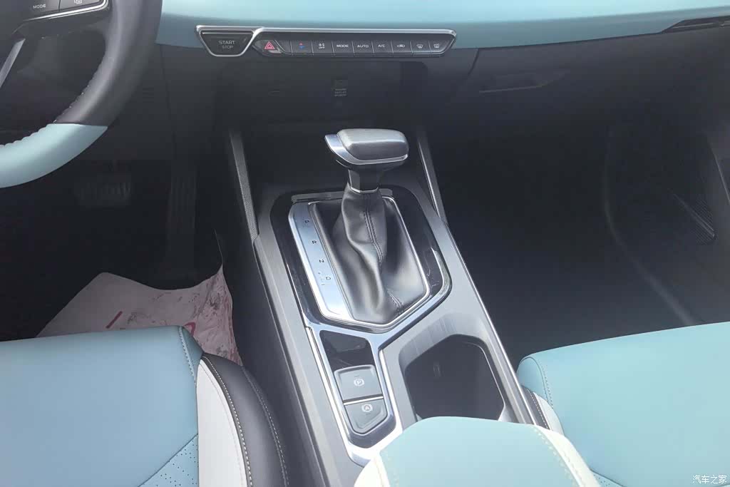 Geely Emgrand, 2022 16